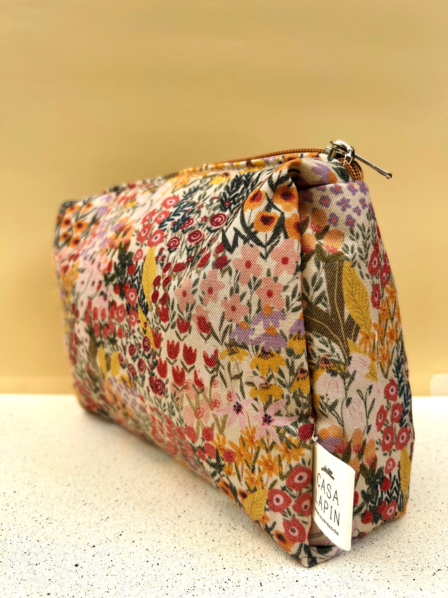 Estuche cosmetiquero amarillo