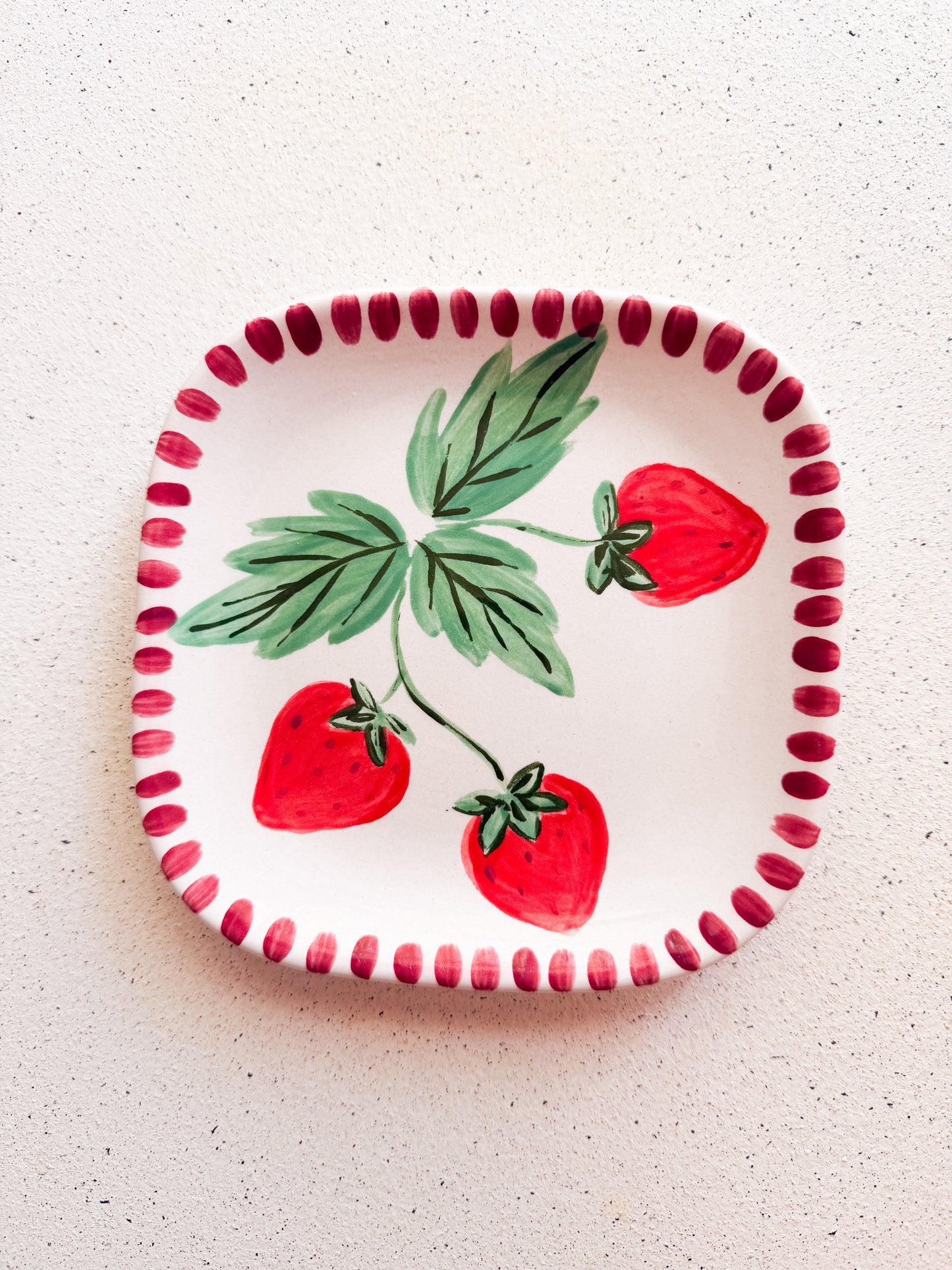 Plato cuadrado frutilla