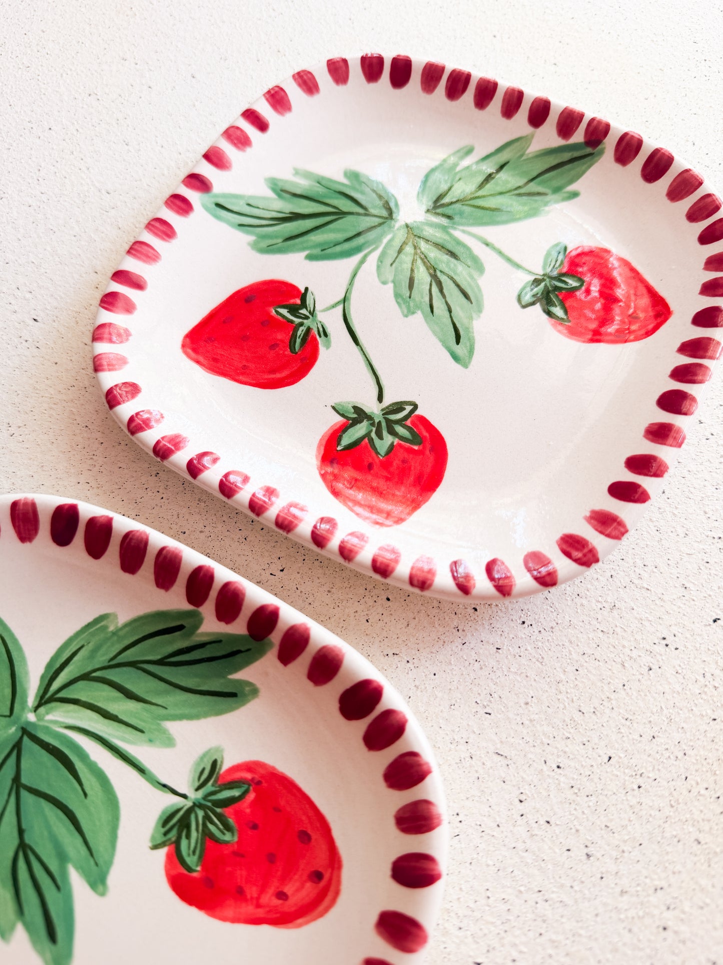 Plato cuadrado frutilla